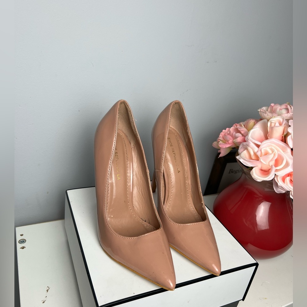 NUDE HEELS